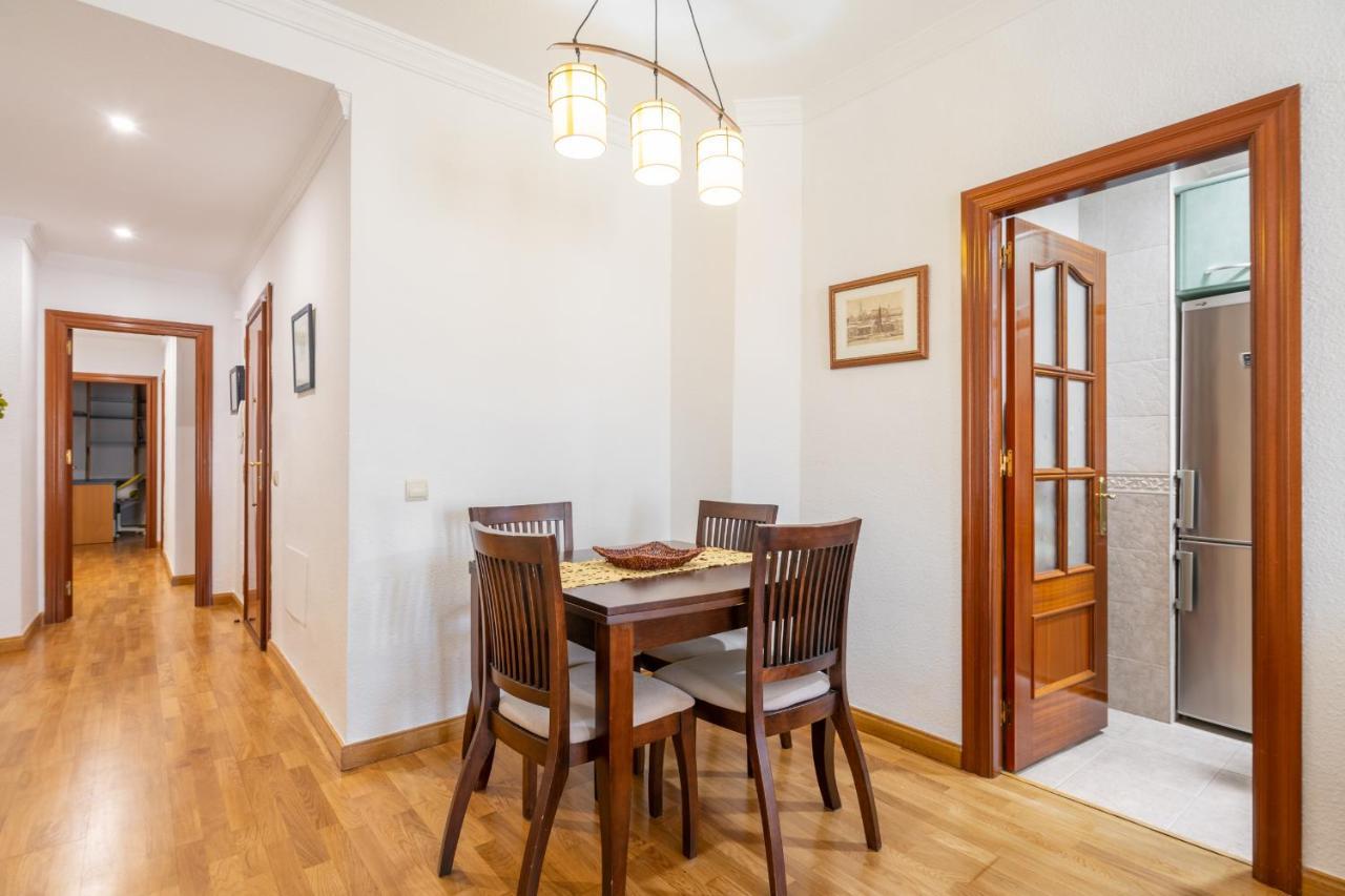Apartamento RENTHAS Capuchinos Centro Málaga Exterior foto
