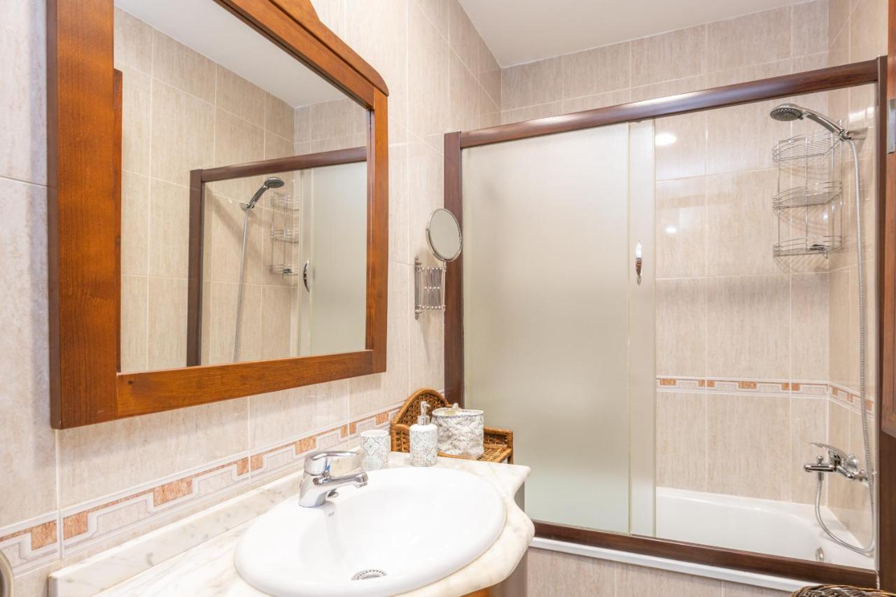 Apartamento RENTHAS Capuchinos Centro Málaga Exterior foto