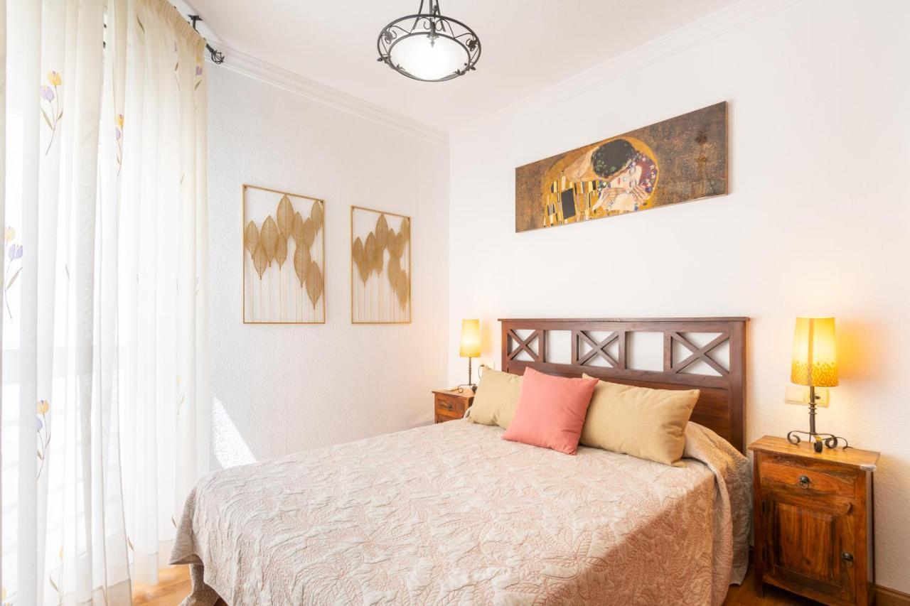 Apartamento RENTHAS Capuchinos Centro Málaga Exterior foto