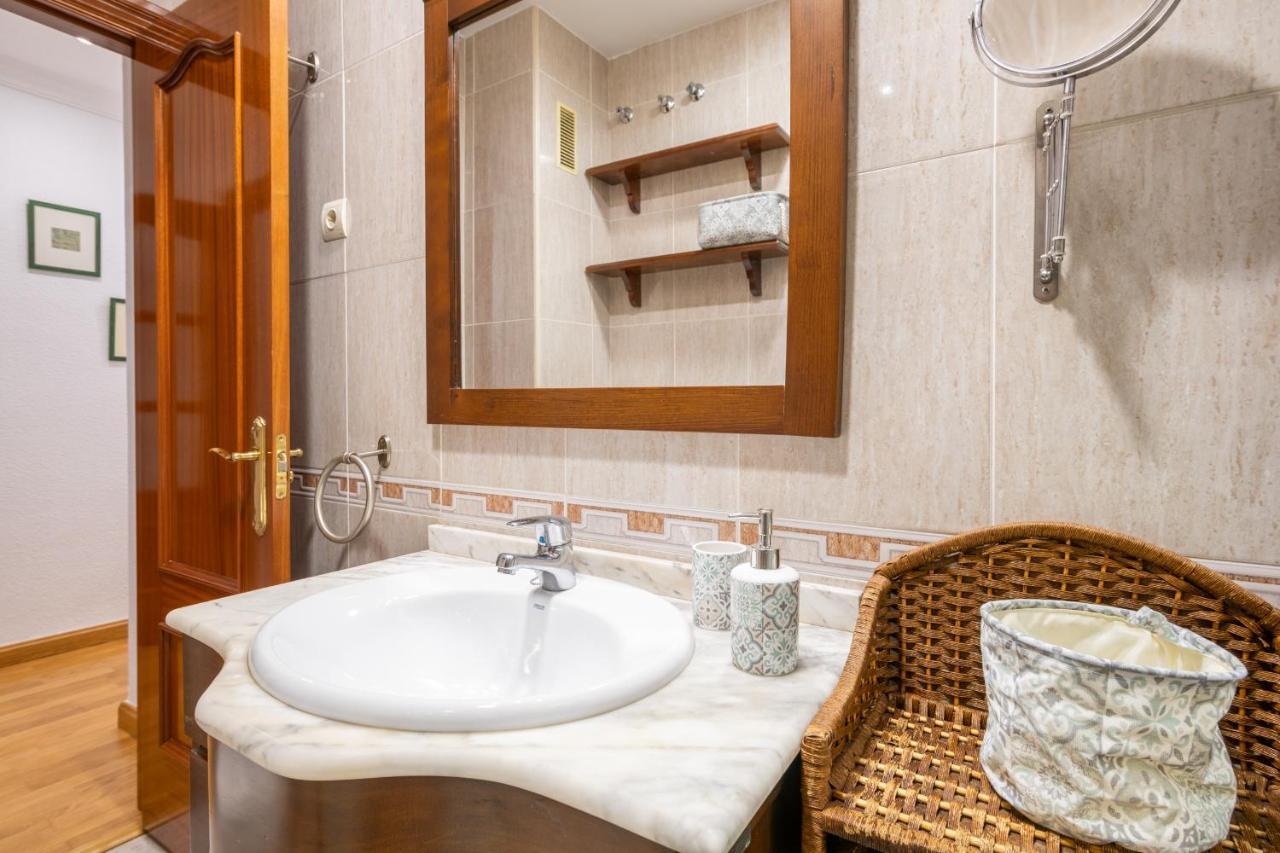 Apartamento RENTHAS Capuchinos Centro Málaga Exterior foto