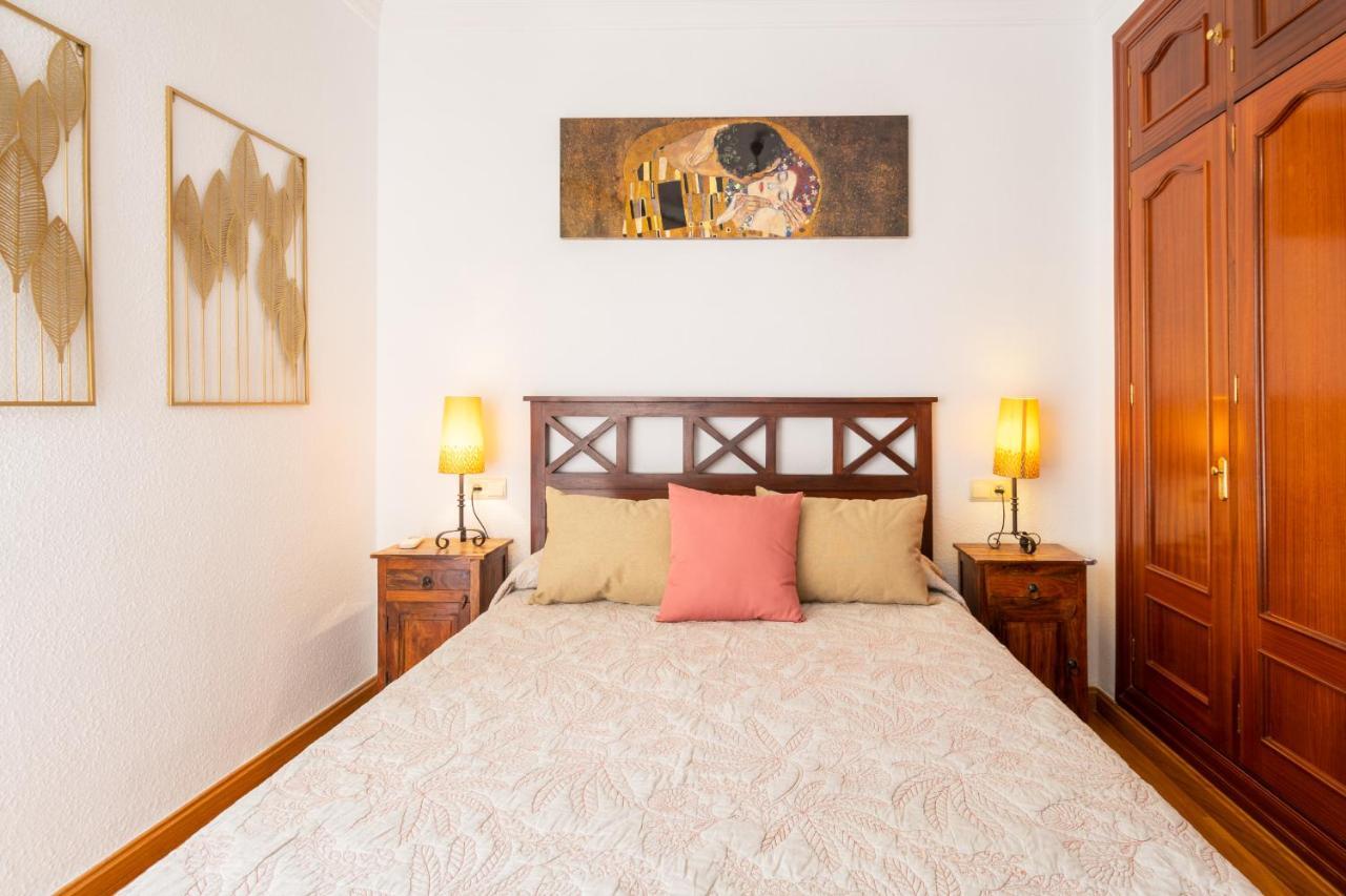 Apartamento RENTHAS Capuchinos Centro Málaga Exterior foto