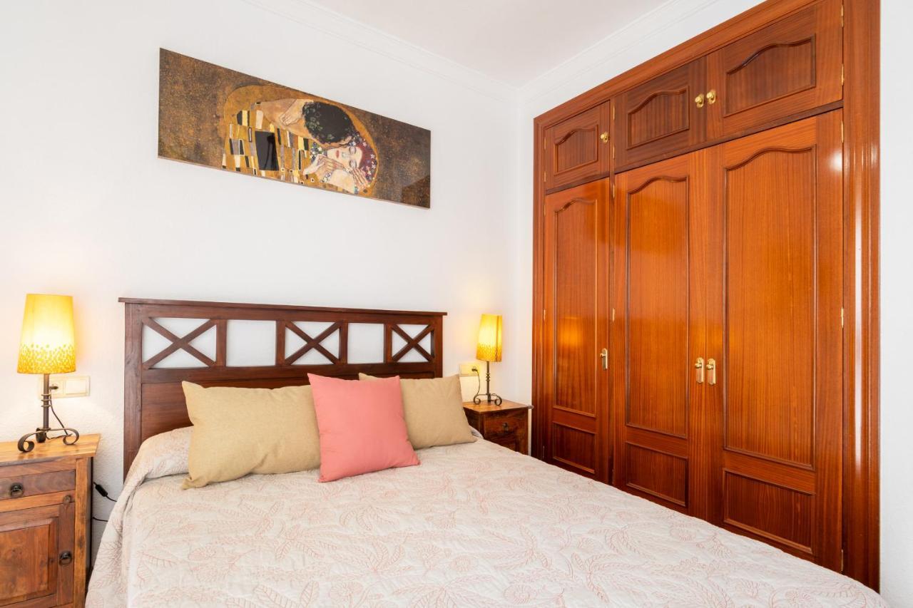 Apartamento RENTHAS Capuchinos Centro Málaga Exterior foto